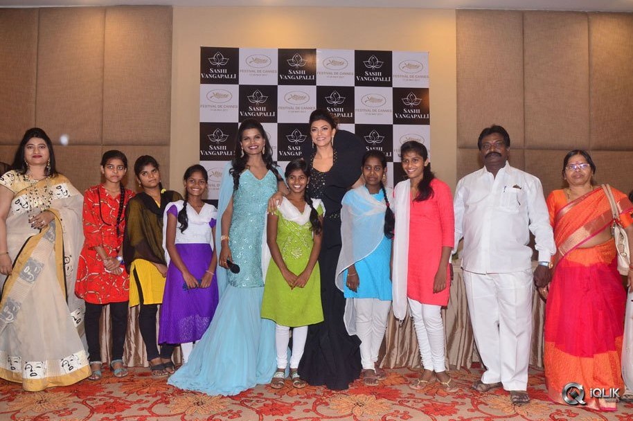 Sushmita-Sen-at-Sashi-Vangapalli-Cannes-Red-Carpet-2017-Success-Meet